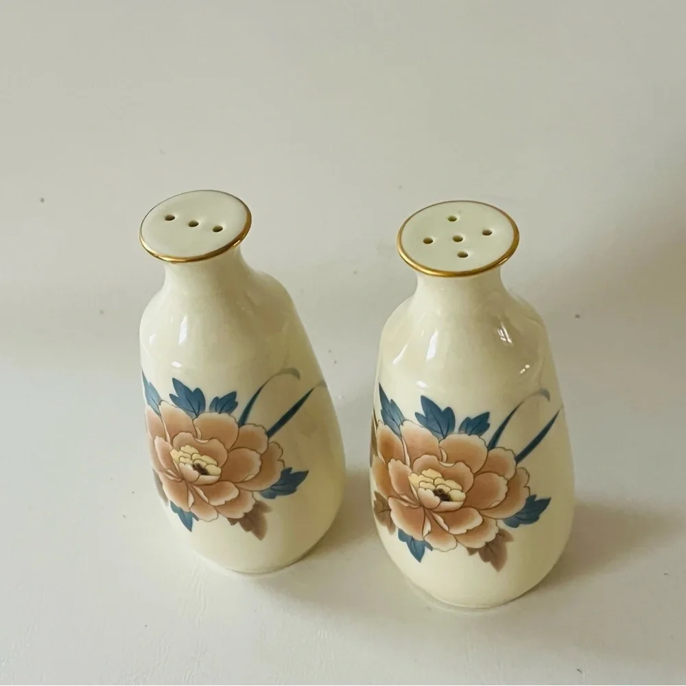 Floral Cream Ceramic Salt and Pepper Shakers Japan